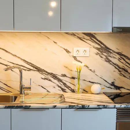 Daire Skyline By Misha's Place 5e