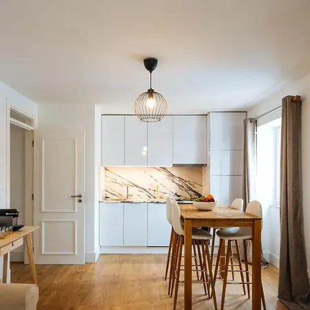 Daire Skyline By Misha's Place 5e *