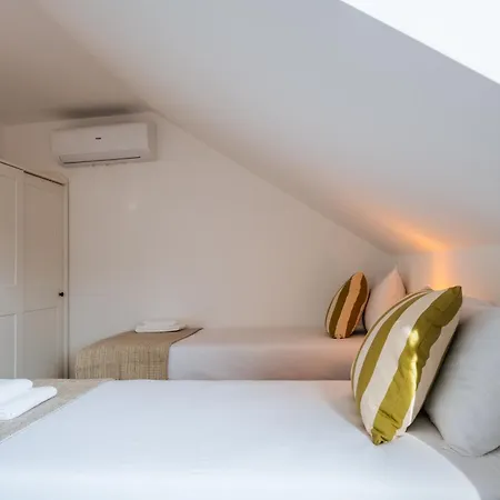 Апартаменти Skyline By Misha's Place 5e *